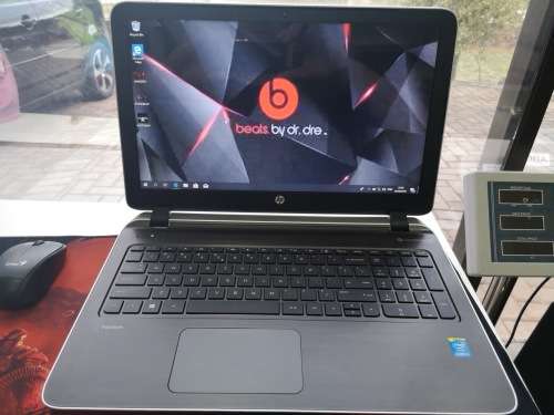 *Beautiful HP PAVILION 15*BEATS AUDIO*i5-5200U*DVD WRITER*6GB RAM*1000GB HDD*HD DISPLAY*